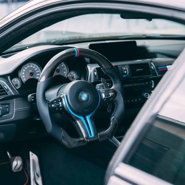 iCarPro BMW F30 F80 F82 F87 carbon fiber steering wheel with blue cover installed view
