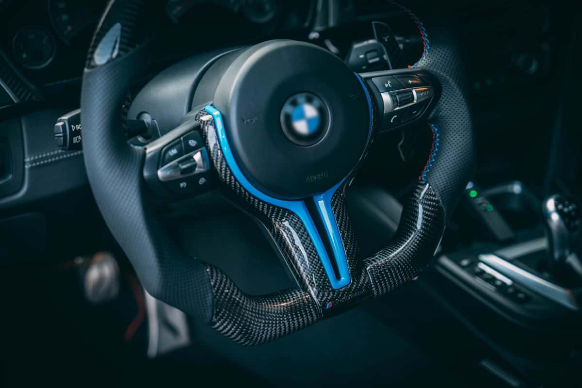 iCarPro BMW F30 F80 F82 F87 carbon fiber steering wheel with blue cover installed view