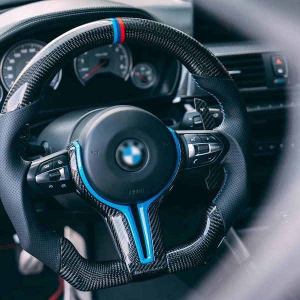 iCarPro BMW F30 F80 F82 F87 carbon fiber steering wheel with blue cover installed view